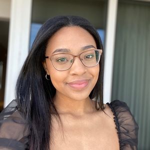 Meet your Posher, Maya